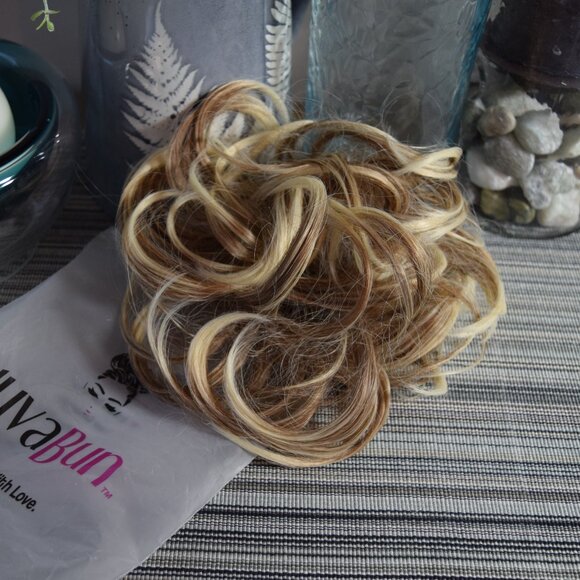 Brand New Juva Bun Messy Bun Dark Blonde with Highlights 'Beach' - Picture 1 of 8